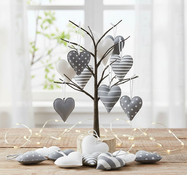 12 x Anhänger Dekohänger Metall Herz Deko Hängedeko 12er Set Herzen grau weiß Punkte Dekoherzen diy basteln