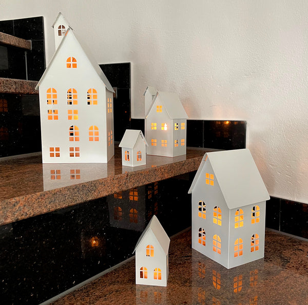 LB H&F 5er Set Häuser WEISS Gartendeko Lichthäuser AUFSTELLER Haus Dekoration Dekofigur Herbst Winter Metall Rost Lichthaus (Kopie)