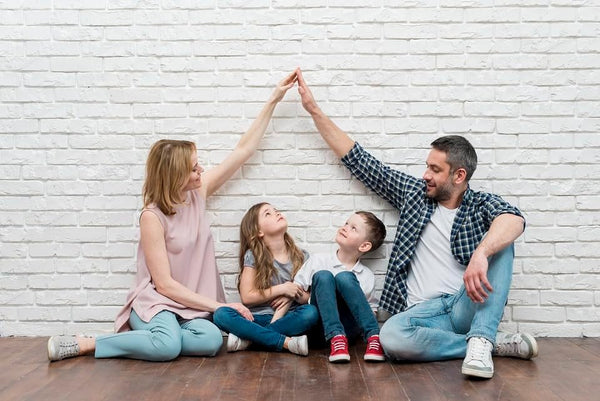 LB H&F Dekoobjekt Familie Vater/Mutter/Kinder Deko Baum Holz Alluminium Metall Silber Skulptur zum hinstellen Natur (Familie 4)